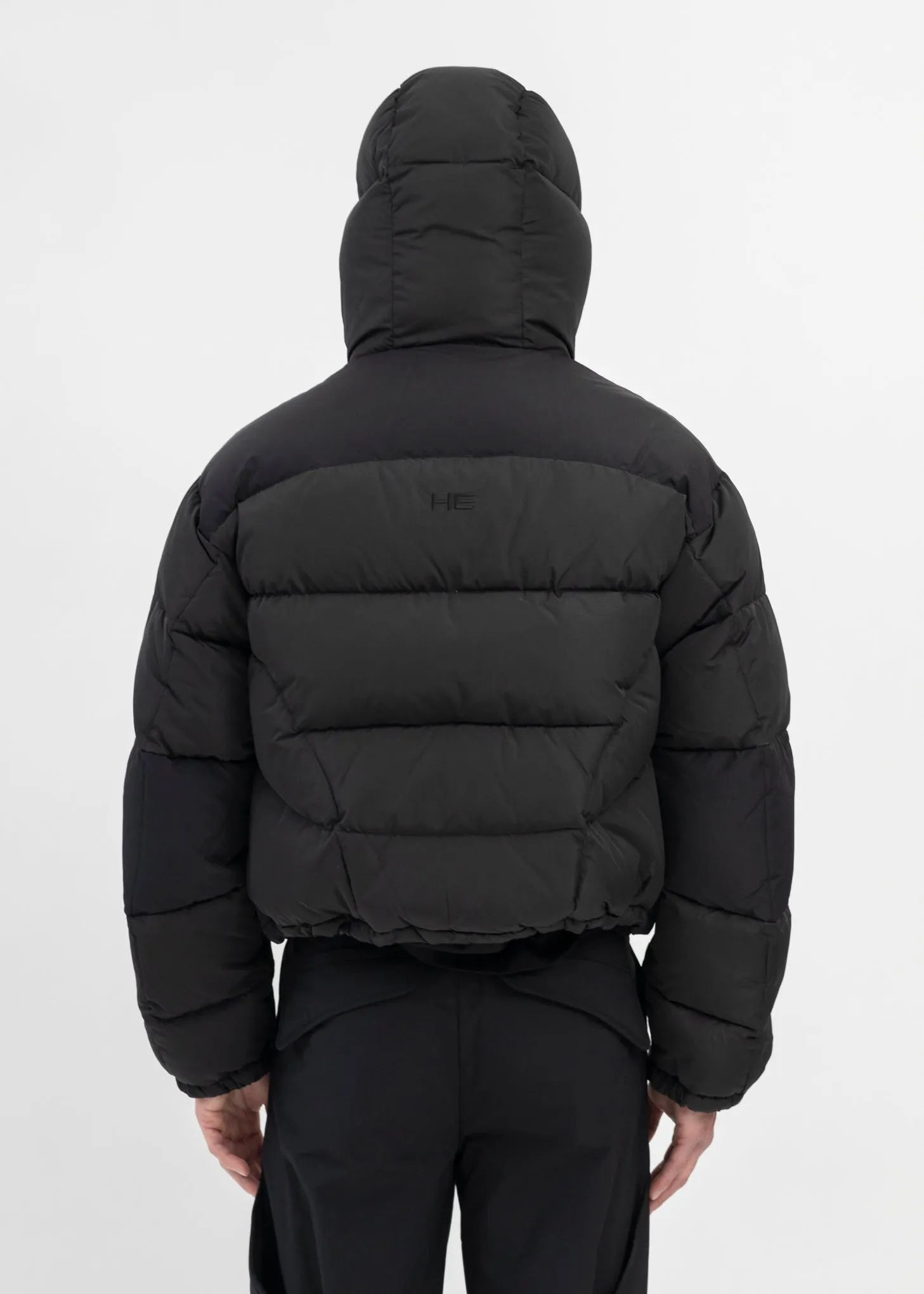 BLACK ABSTRACT DOWN PUFFER