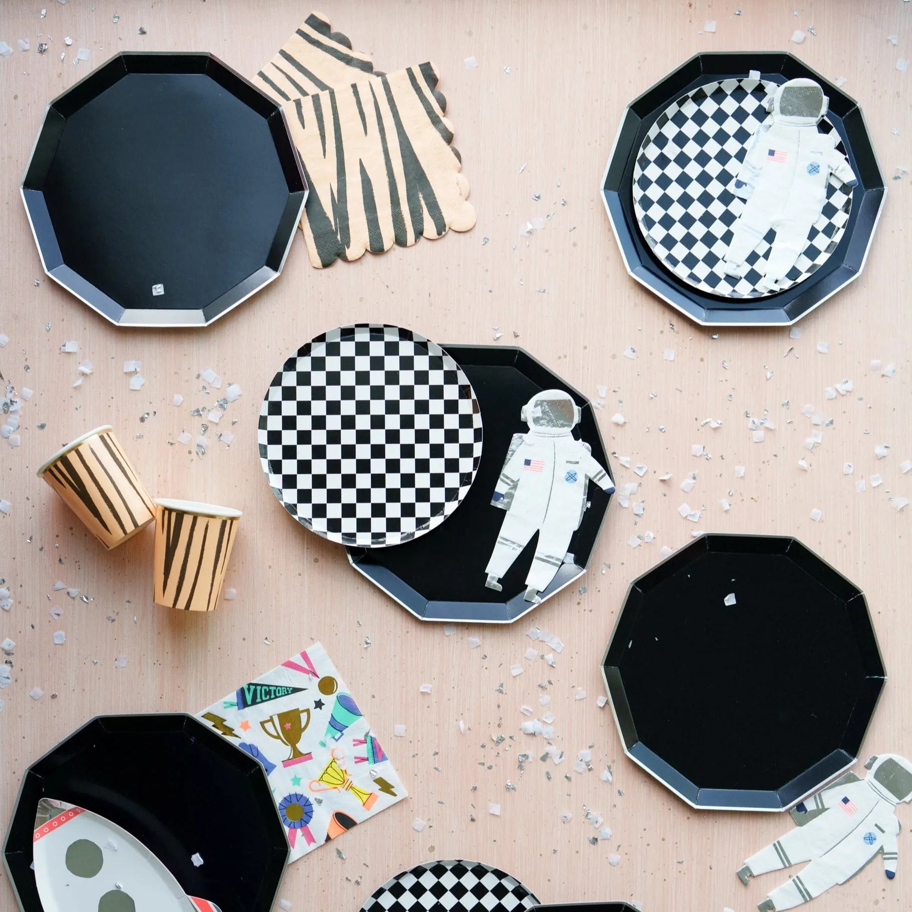 BLACK NOIR SIGNATURE LARGE PLATES