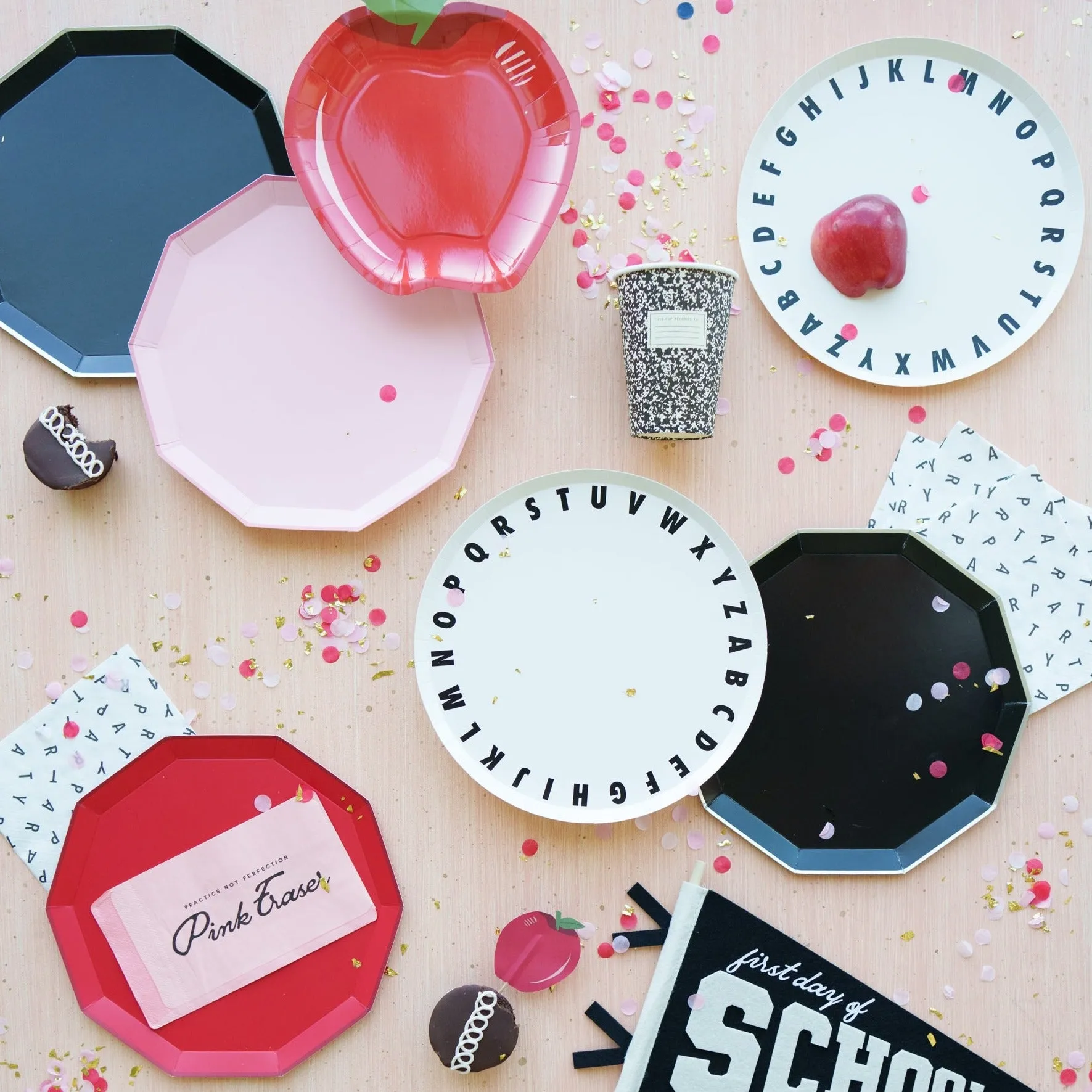 BLACK NOIR SIGNATURE LARGE PLATES