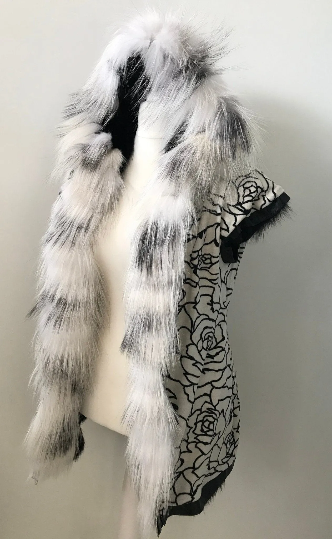 Double-sided vest  fox fur and leather