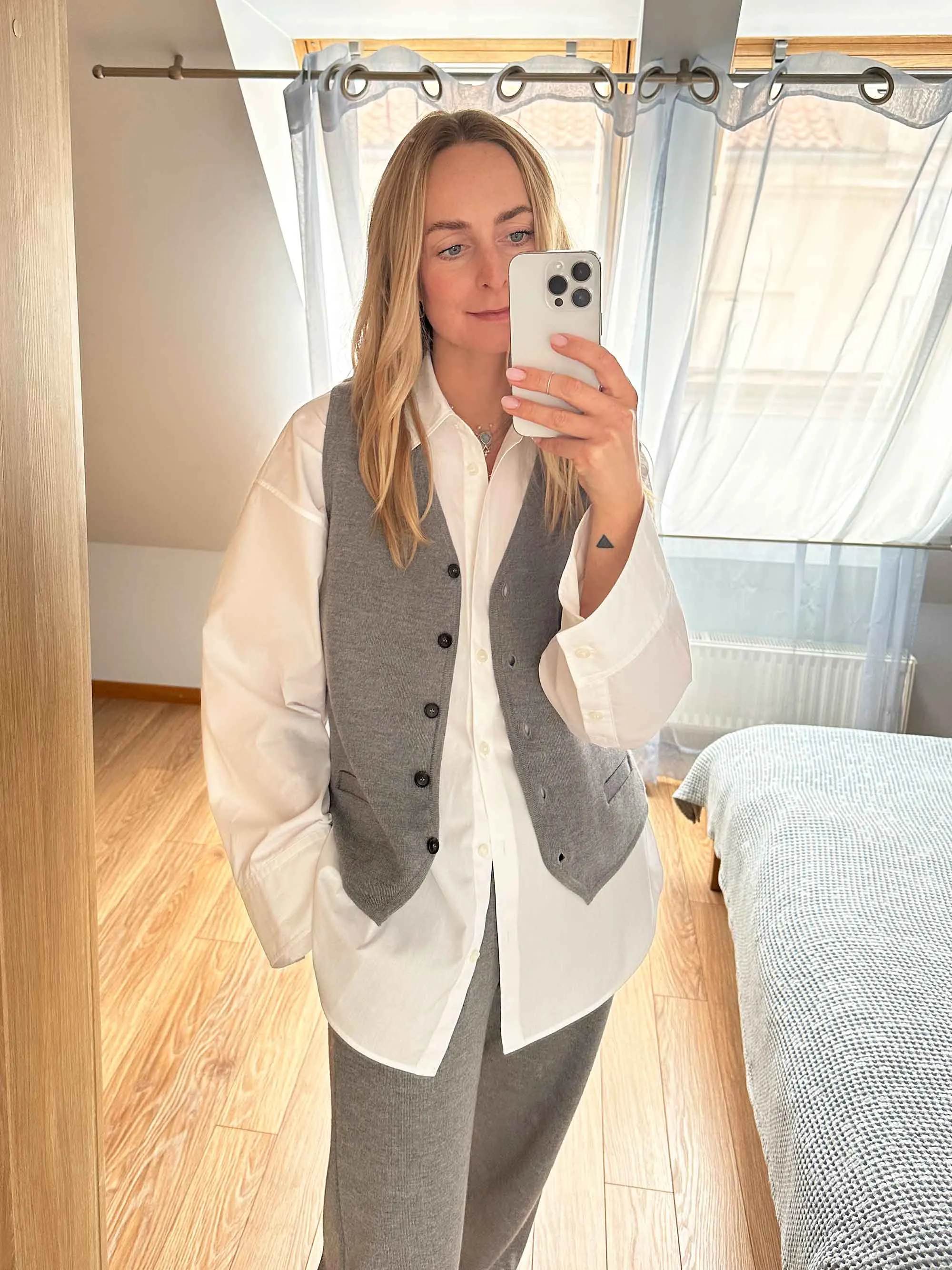 Galante Knitted 100% Merino Waistcoat Light Grey