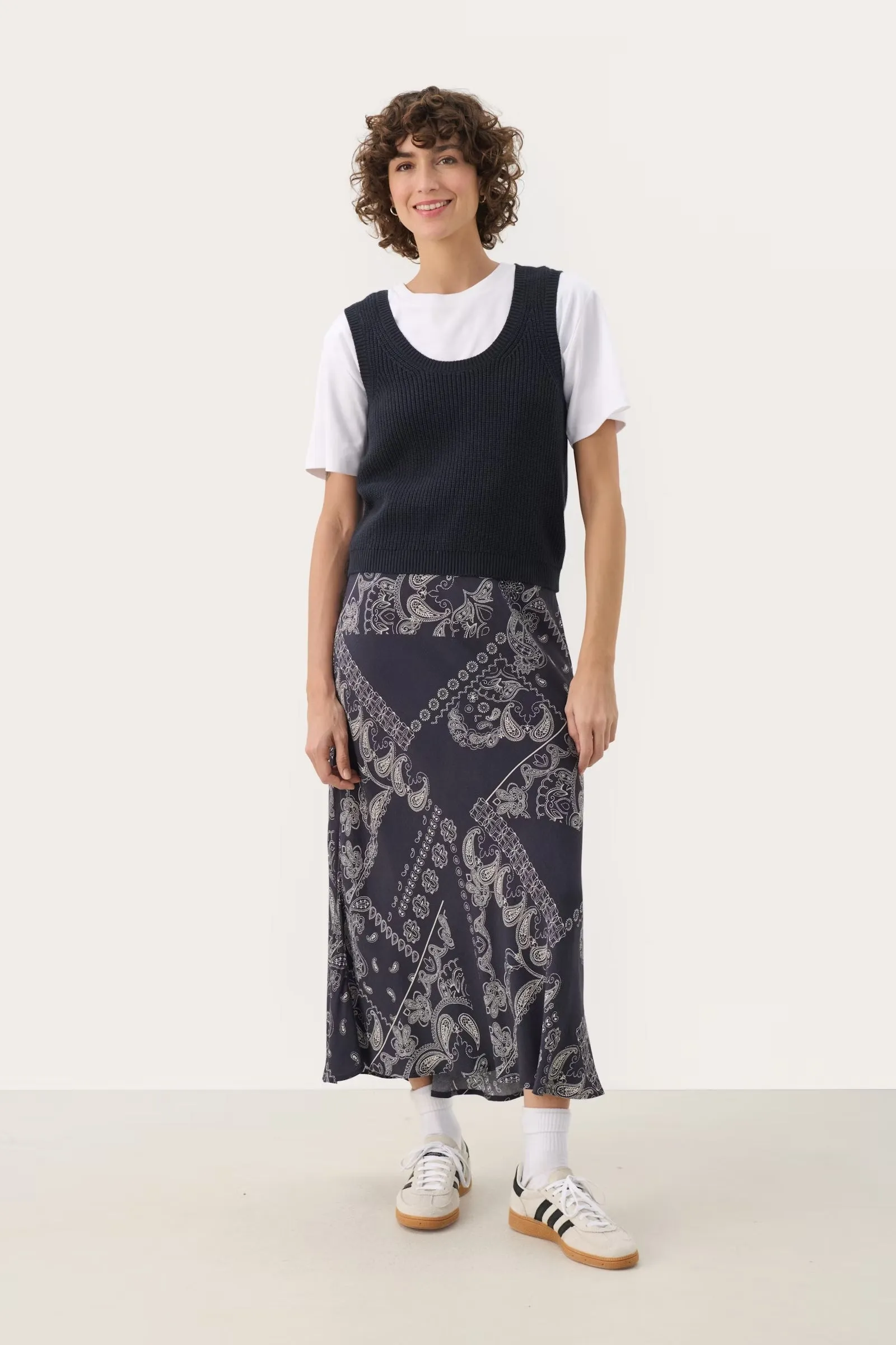 Part Two Nimala Knitted Vest in Navy