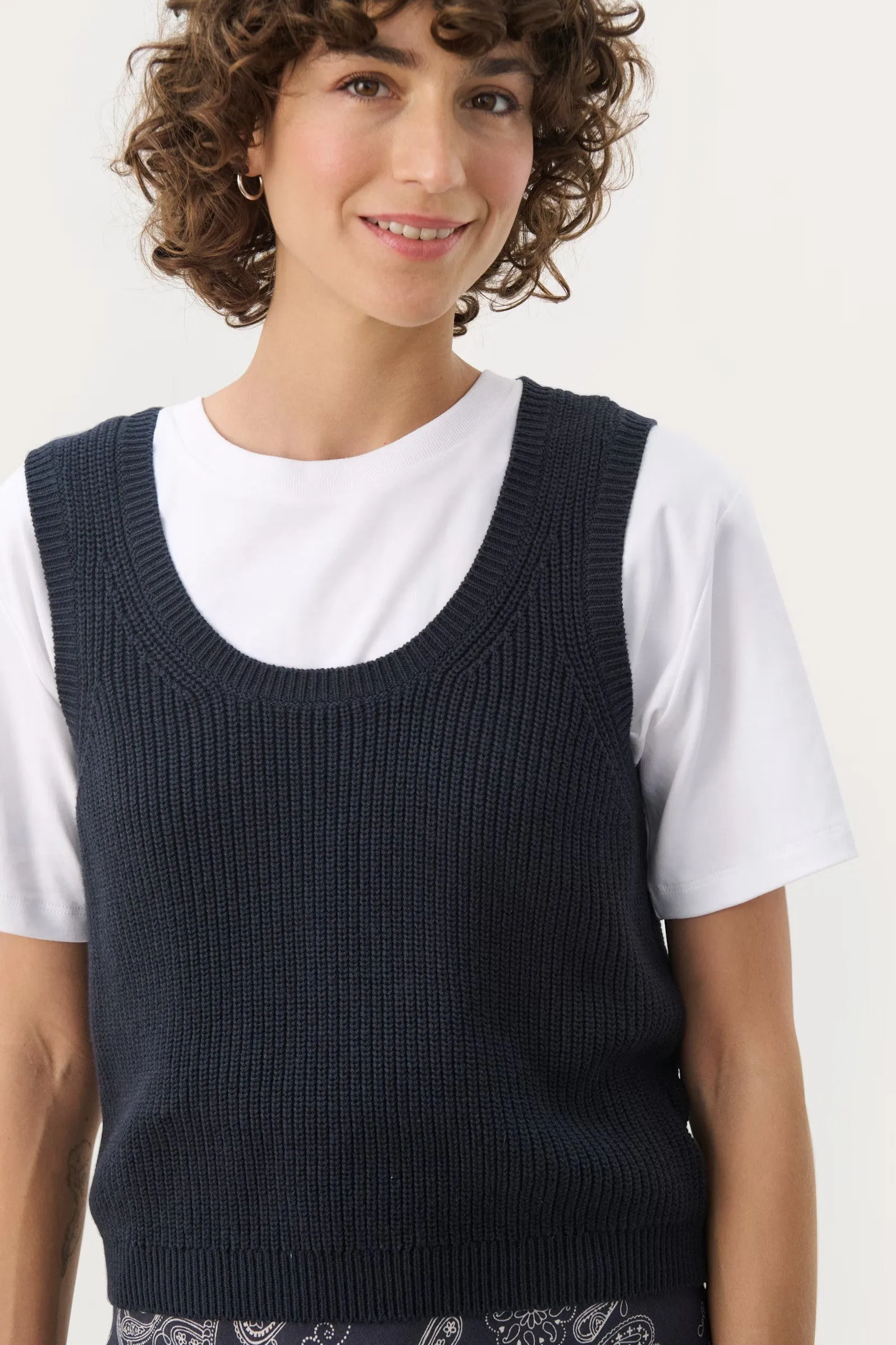 Part Two Nimala Knitted Vest in Navy