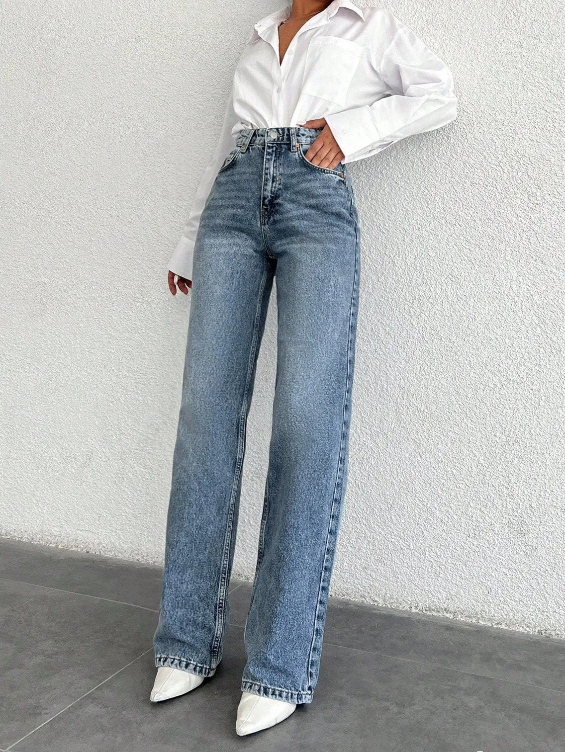 Sleek Tailored Straight Fit Jeans