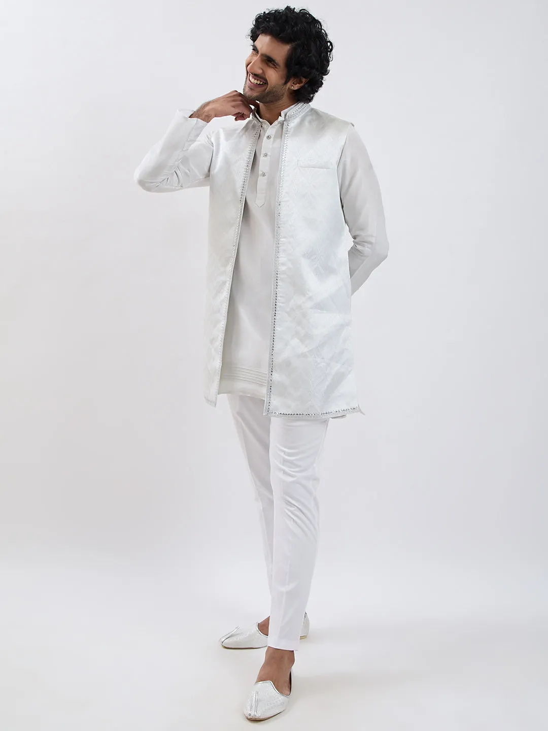 VASTRAMAY Men's Silver Cotton Blend Nehru Jacket